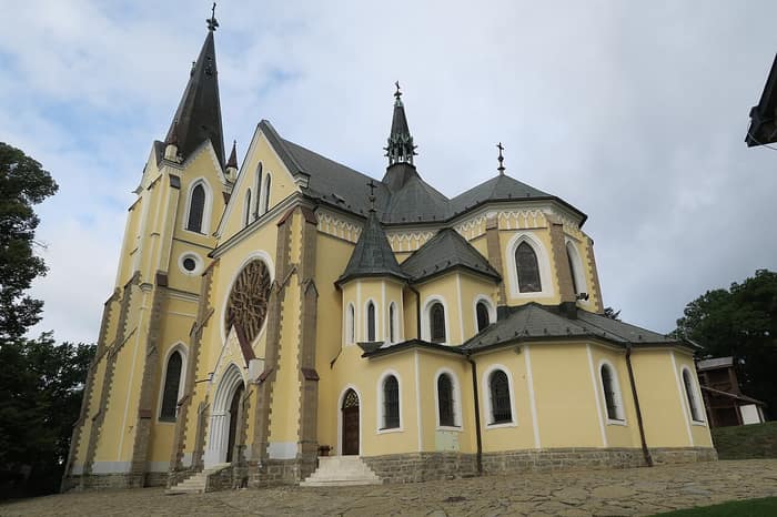 A Mariánska hora Látogatás-bazilikája, külső nézet