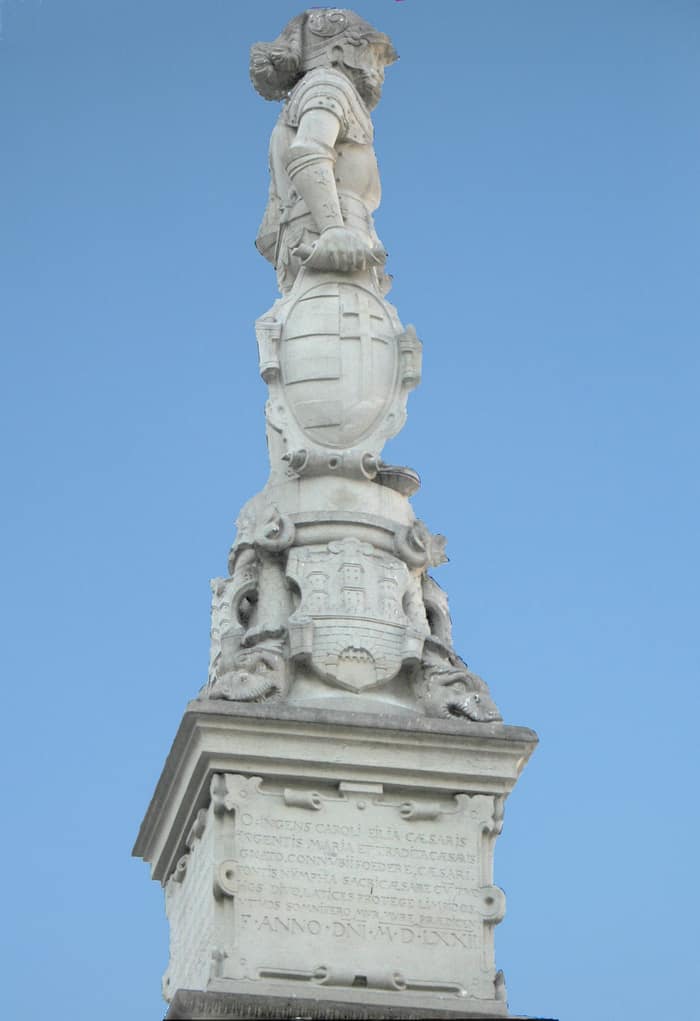 The Roland Fountain with the town hall area in the background