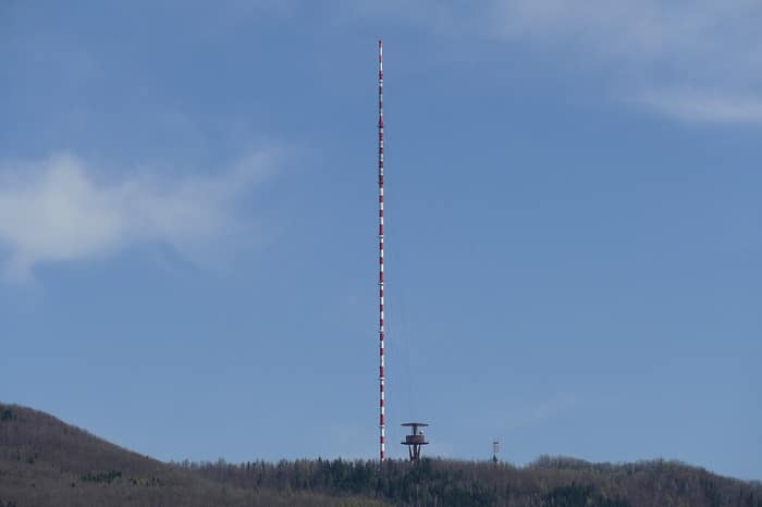 The Dubník transmitter mast in the Slanské vrchy