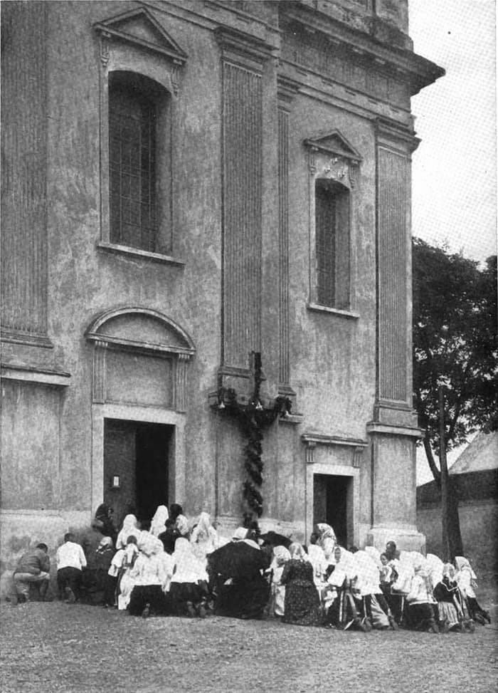 Historical photograph from National Geographic showing a mass in Piešťany